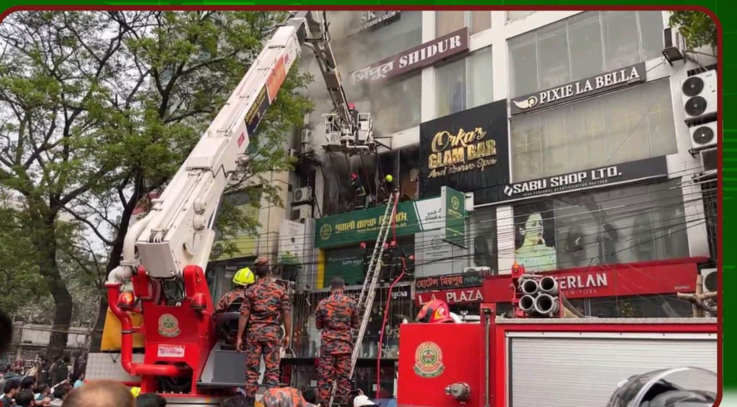 মিরপুরে বহুতল ভবনে আগুন, নিয়ন্ত্রণে ৫ ইউনিট