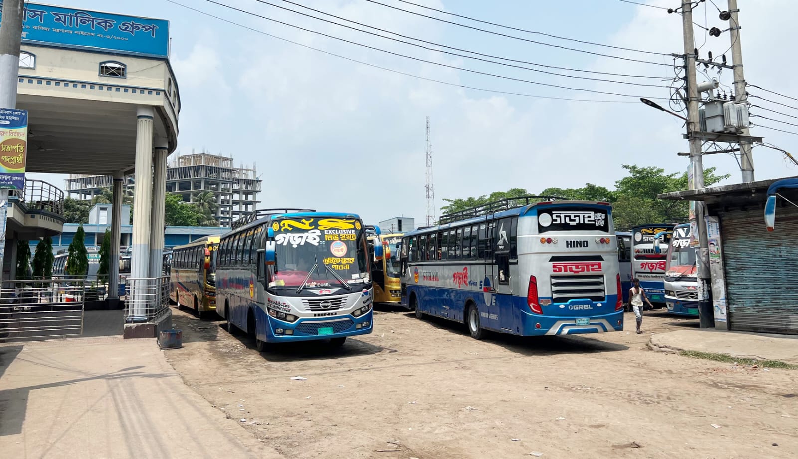 কুষ্টিয়ায় পরিবহন শ্রমিকদের অনির্দিষ্টকালের কর্মবিরতি: অভ্যন্তরীণ রুটে বাস চলাচল বন্ধ