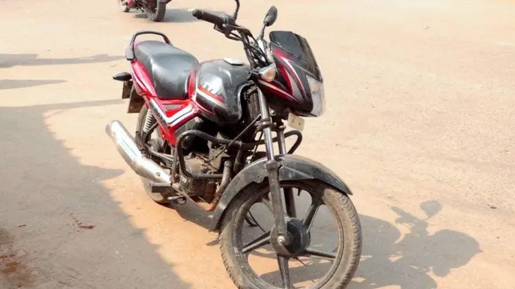 তেলের লাইনে ১২ দিন ধরে পড়ে আছে মোটরসাইকেল, খোঁজ নেই চালকের