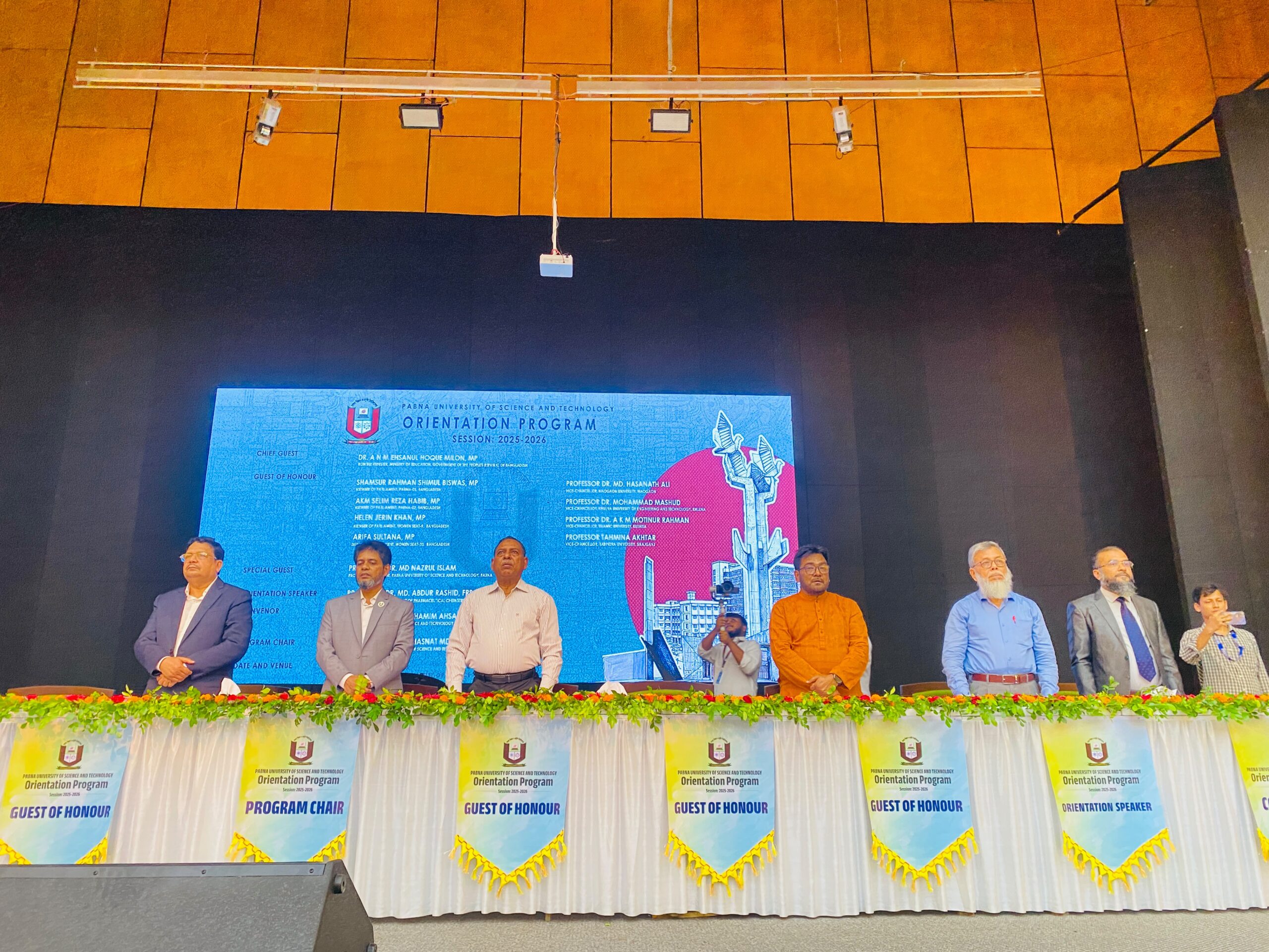 গাছের চারা দিয়ে নবীনদের বরণ করে নিল পাবিপ্রবি প্রশাসন‎