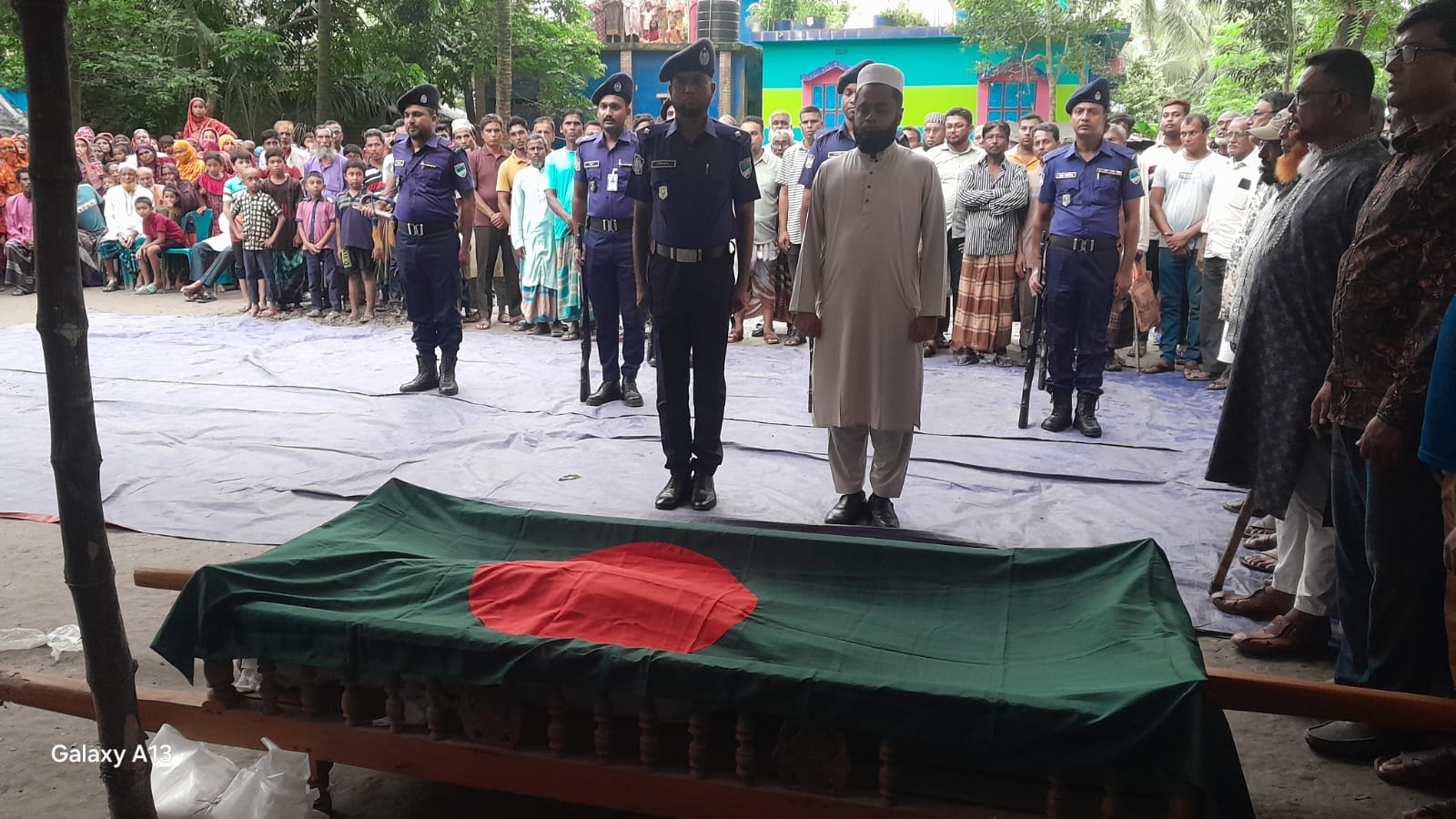 কেশবপুরে বাসচাপায় প্রাণ গেল সাবেক মুক্তিযোদ্ধা কমান্ডারের, রাষ্ট্রীয় সম্মান প্রদান